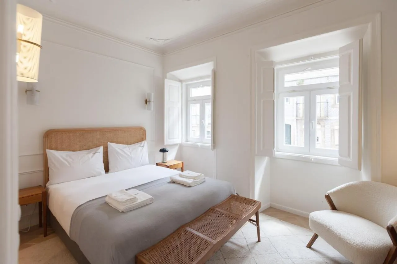 Flh Lapa Apartment With Interior Pateo Лиссабон Португалия