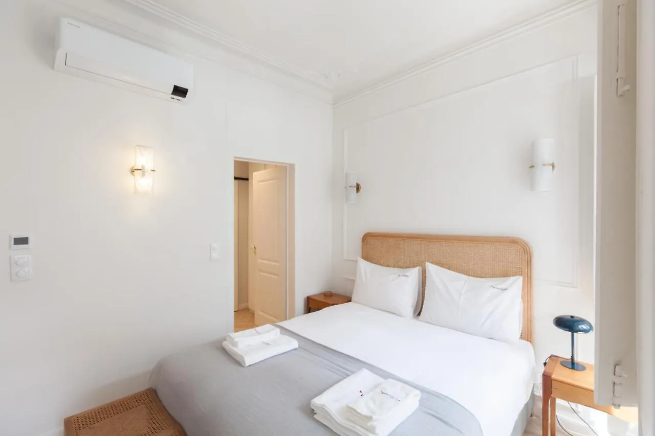 Flh Lapa Apartment With Interior Pateo Лиссабон