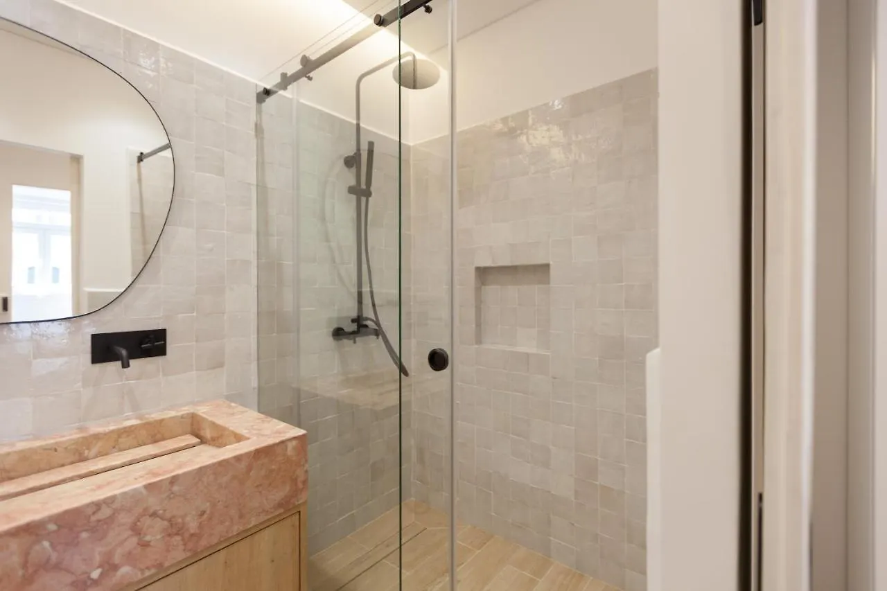 Flh Lapa Apartment With Interior Pateo Лиссабон Португалия