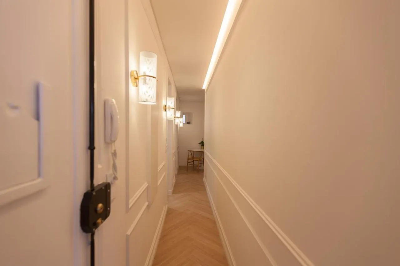 Flh Lapa Apartment With Interior Pateo Лиссабон 0*,  Португалия